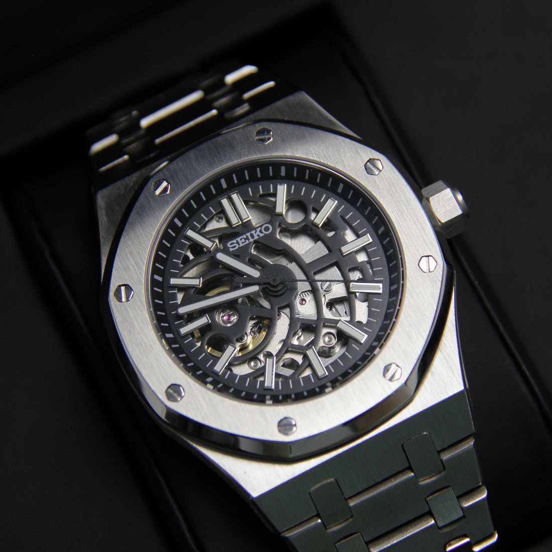 هيكل فولاذي أسود من سيكو مود رويال سيكو أوك