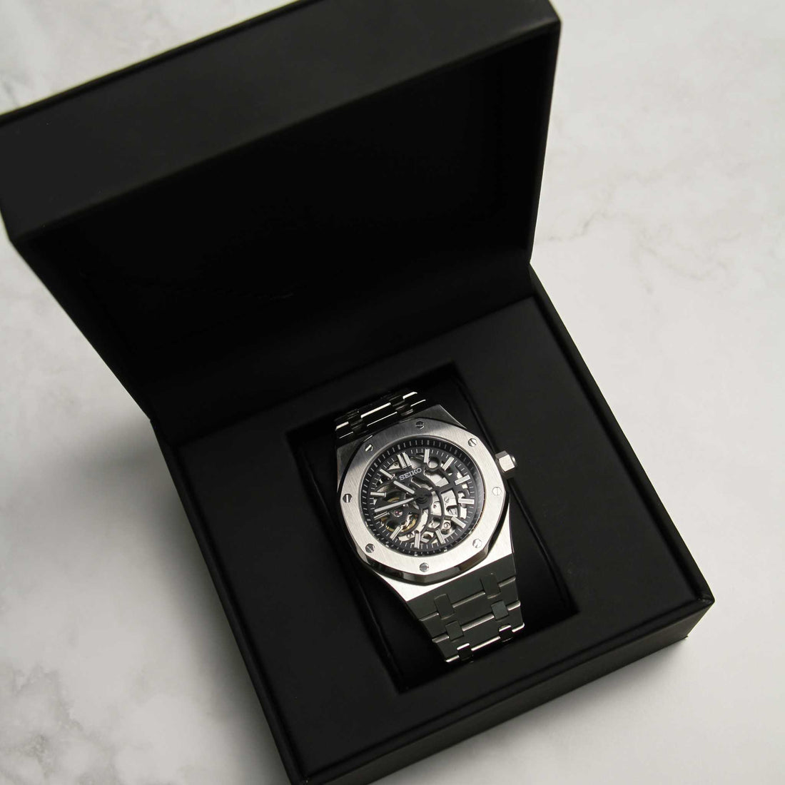 هيكل فولاذي أسود من سيكو مود رويال سيكو أوك