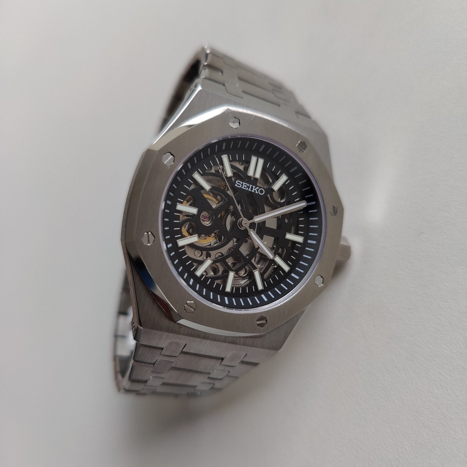 هيكل فولاذي أسود من سيكو مود رويال سيكو أوك