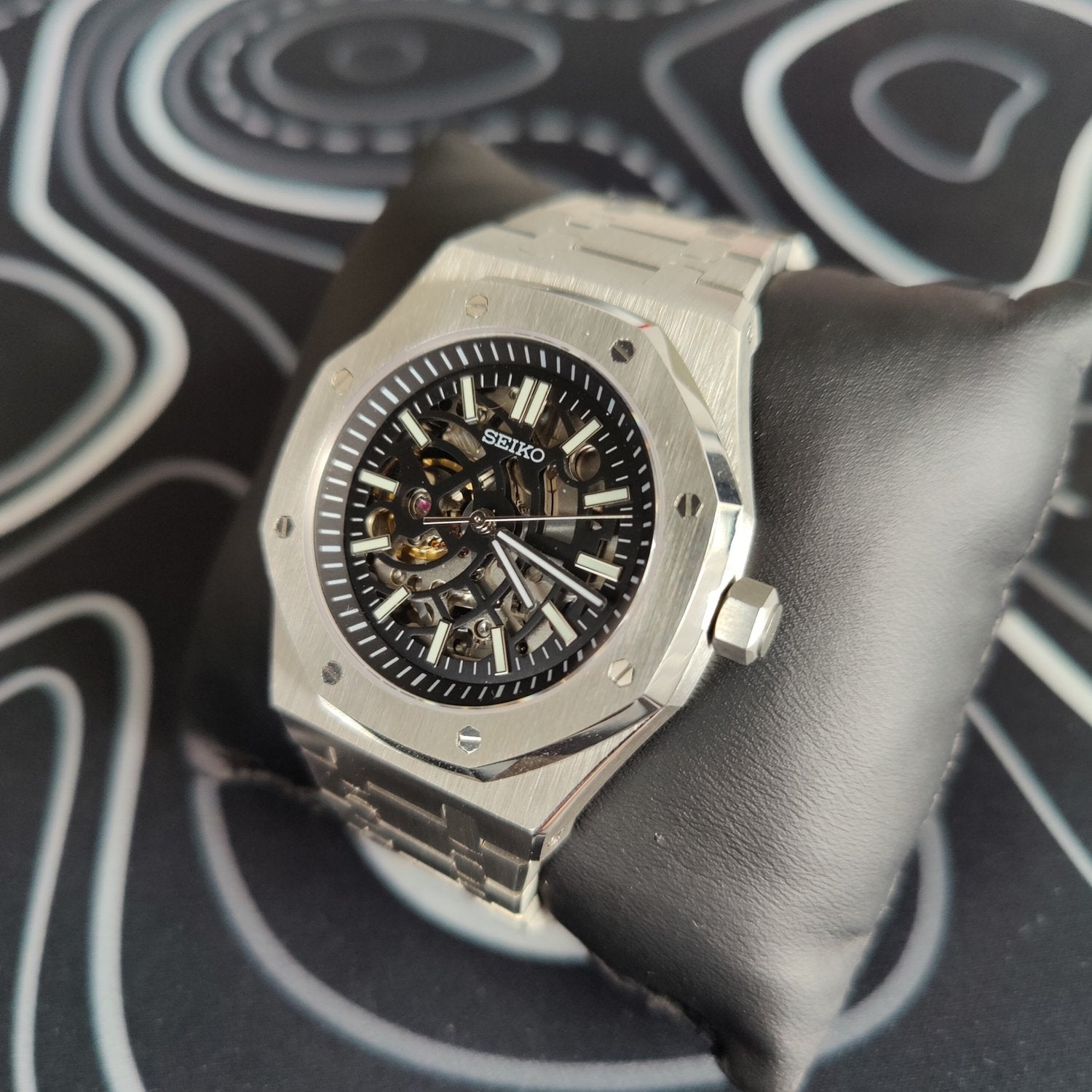 هيكل فولاذي أسود من سيكو مود رويال سيكو أوك