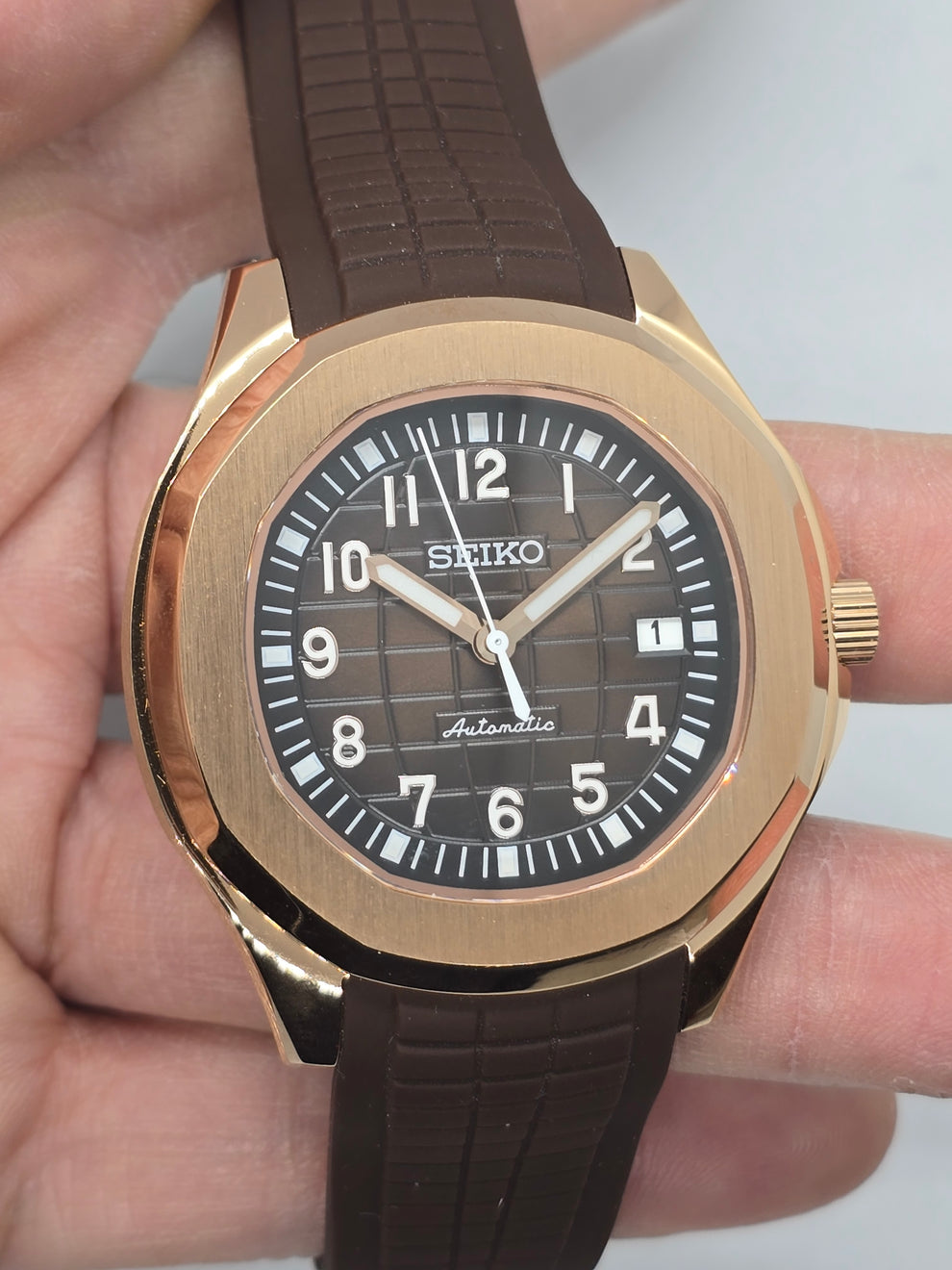 ساعة سيكمود لوكس إيديشن، مينا عربية رمادية، أوتوماتيكية من الفولاذ | كريستال ياقوتي | فولاذ 316L