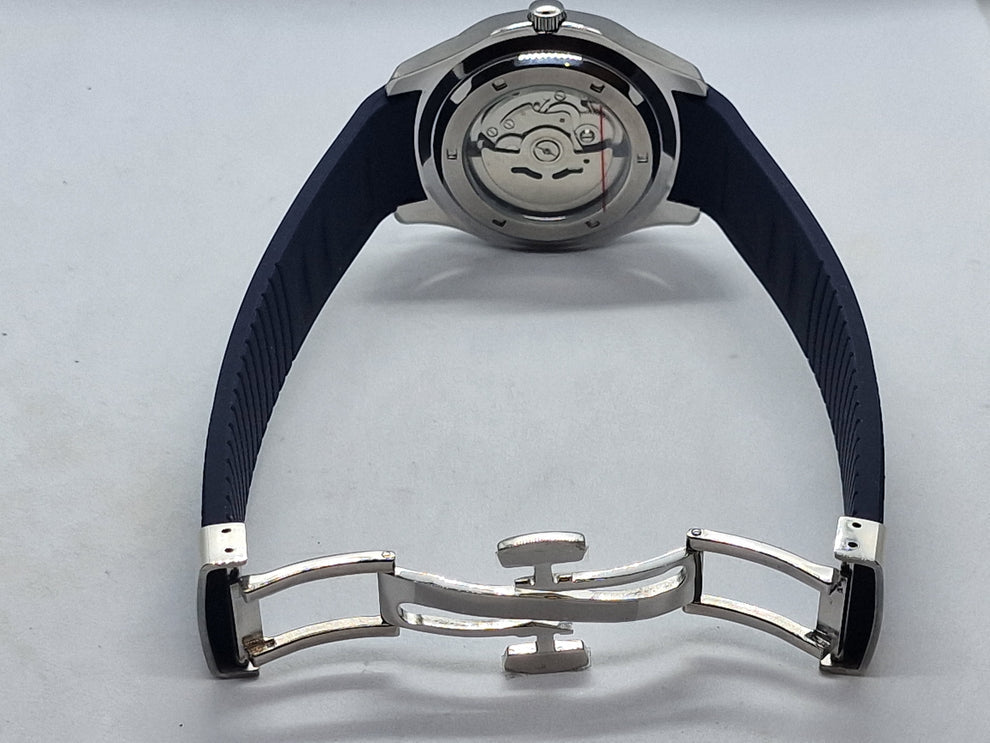 blue dial seiko mod nautiko blue rubber strap detail