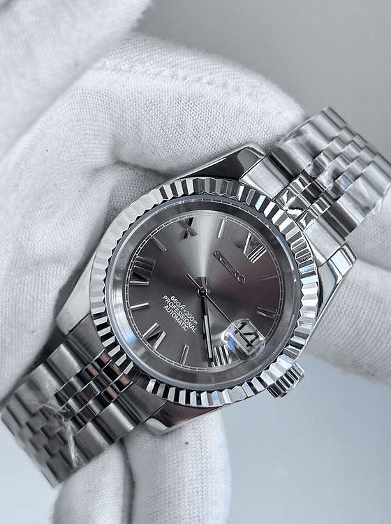 GREY ROMAN DIAL STEEL SEIKJUST