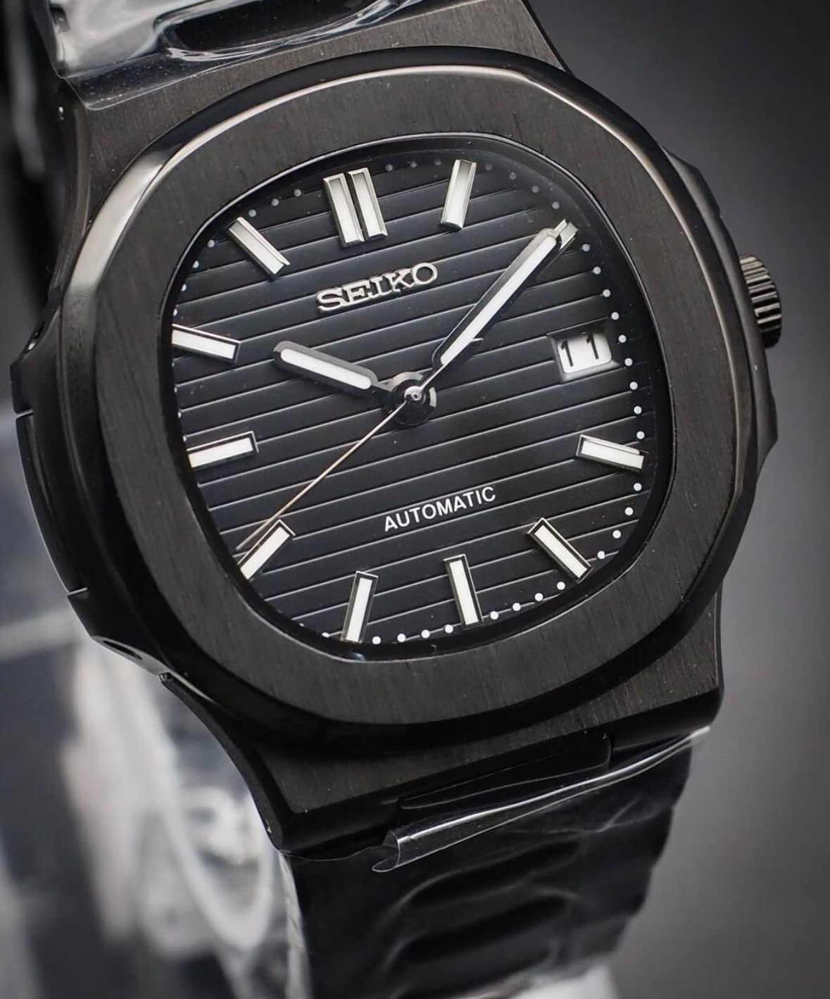 BLACK ON BLACK CLASSIC DIAL Seiko Mod NAUTIKO