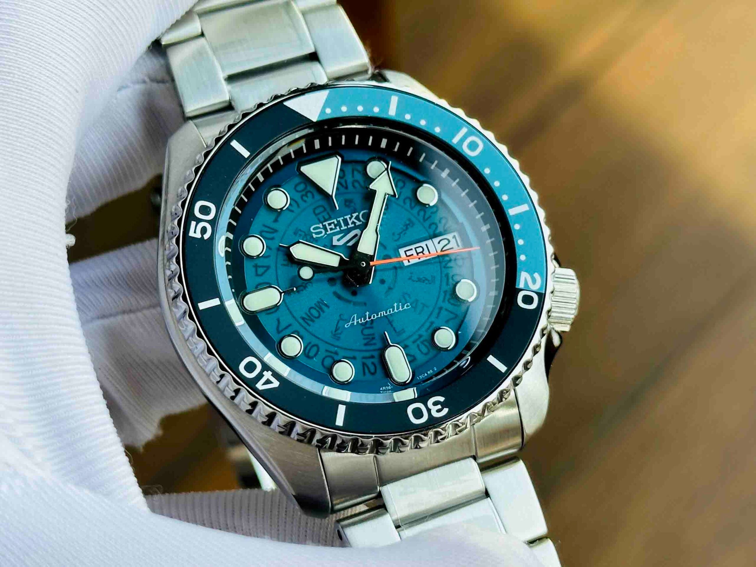 ساعة سيكمود لوكس إيديشن، مينا عربية رمادية، أوتوماتيكية من الفولاذ | كريستال ياقوتي | فولاذ 316L 