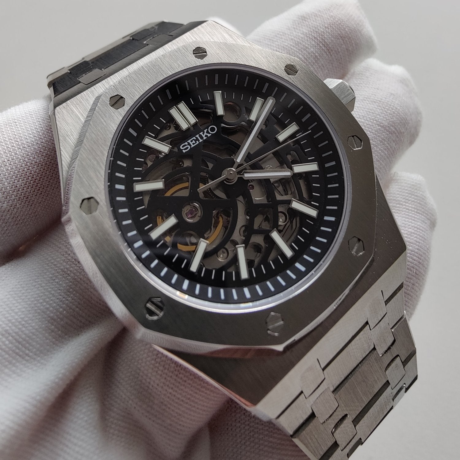 هيكل فولاذي أسود من سيكو مود رويال سيكو أوك 