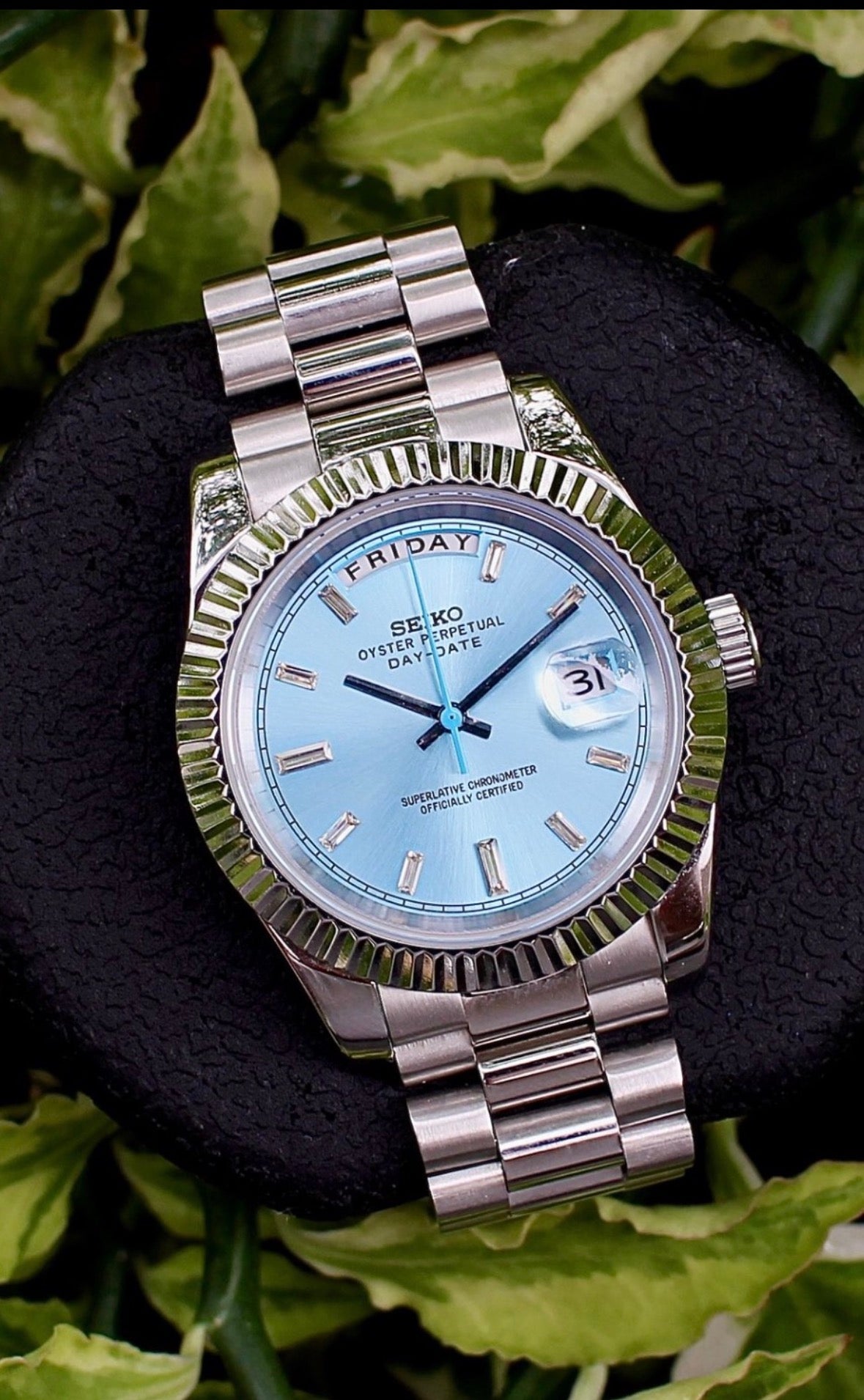 Seiko mod day date ice blue dial English day wheel fluted bezel Jubilee bracelet NH35 automatic