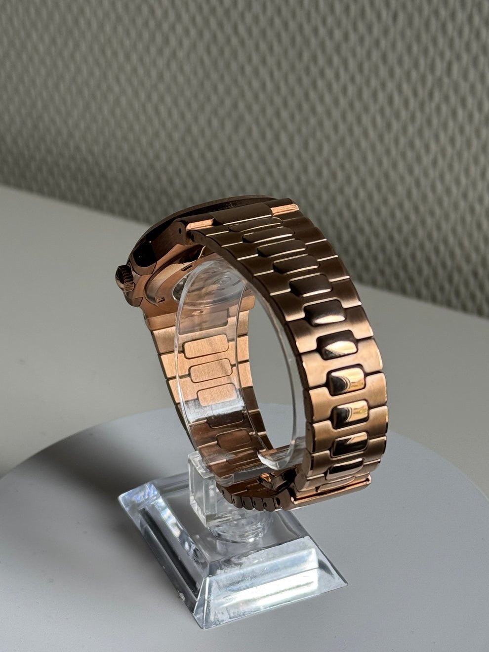 Close-up of Seiko Mod Nautiko Open Heart Rose Gold Black open heart dial