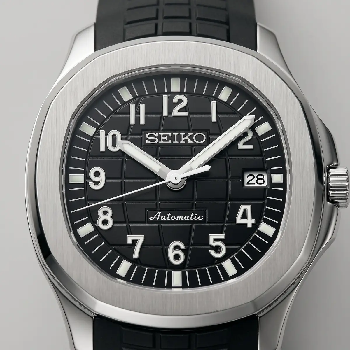 Seiko Mod Uhr AQUA MOD - SCHWARZ – Zifferblatt Nahaufnahme – MedoMods