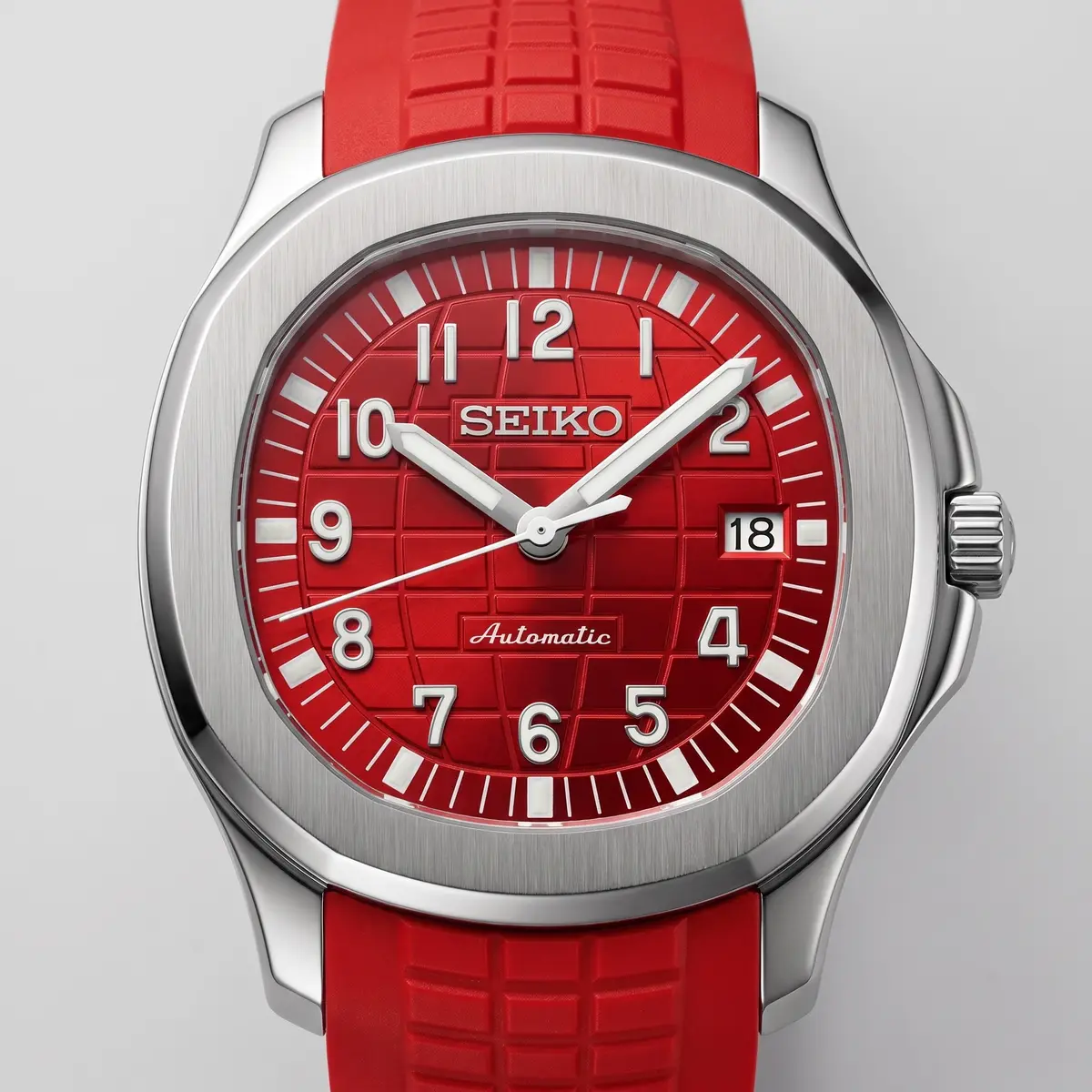 Seiko Mod Uhr AQUA MOD - ROT – Zifferblatt Nahaufnahme – MedoMods