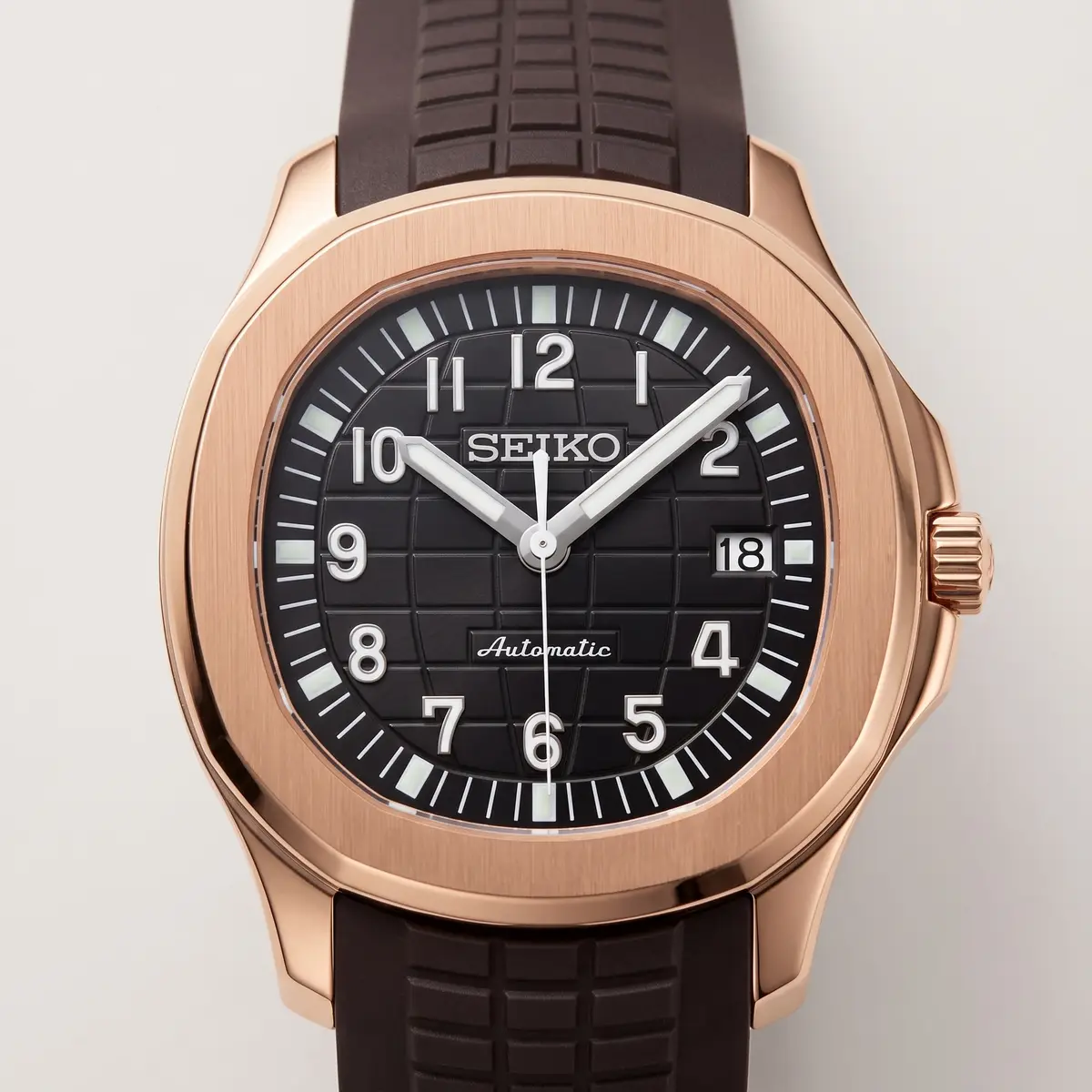 Seiko Mod Uhr AQUA MOD - ROSÉGOLD – Zifferblatt Nahaufnahme – MedoMods