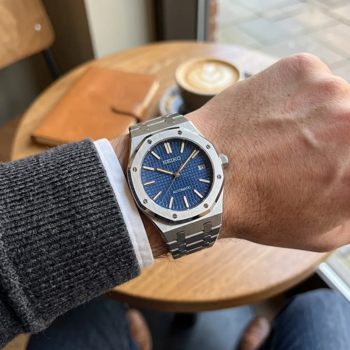 Seiko Mod Uhr Automatik - 41,5 mm - Gehäuseboden aus Stahl – am Handgelenk – Wristshot – MedoMods