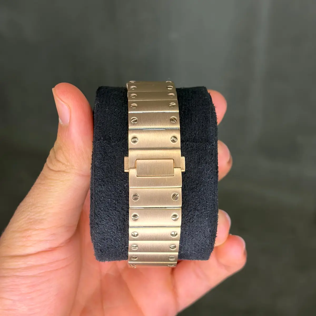 SEIKTOS | Oro rosa e quadrante marrone – 38 mm – vista posteriore con chiusura chiusa