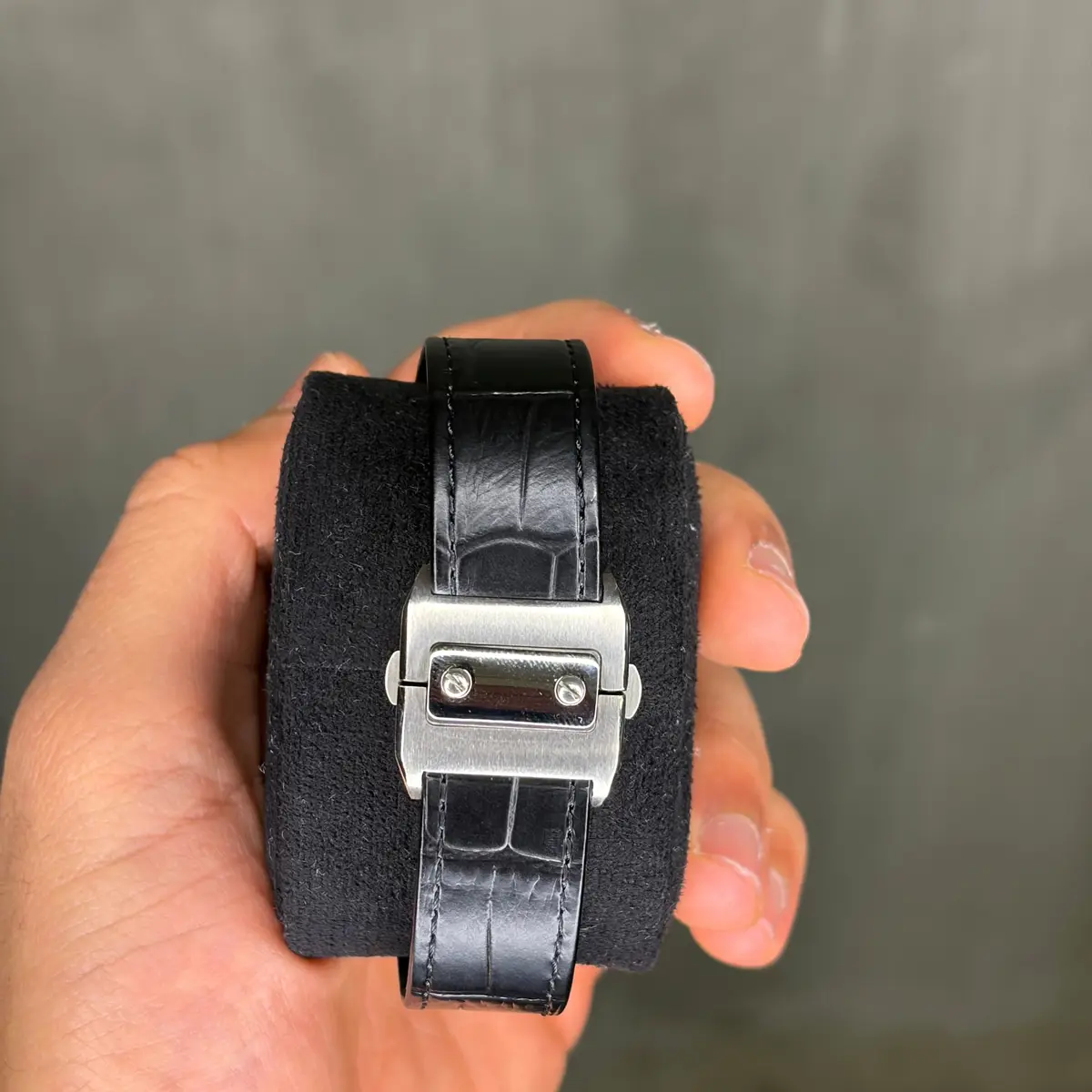 SEIKTOS MOD – SCHWARZ – LEDERARMBAND – Rückseite mit geschlossener Schließe