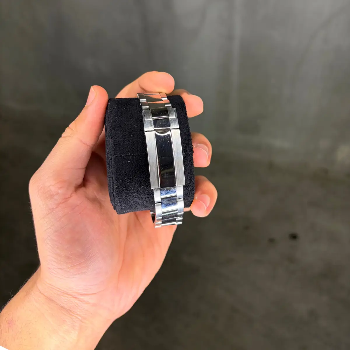 TONA MOD - PRISMA – back view with the clasp closed