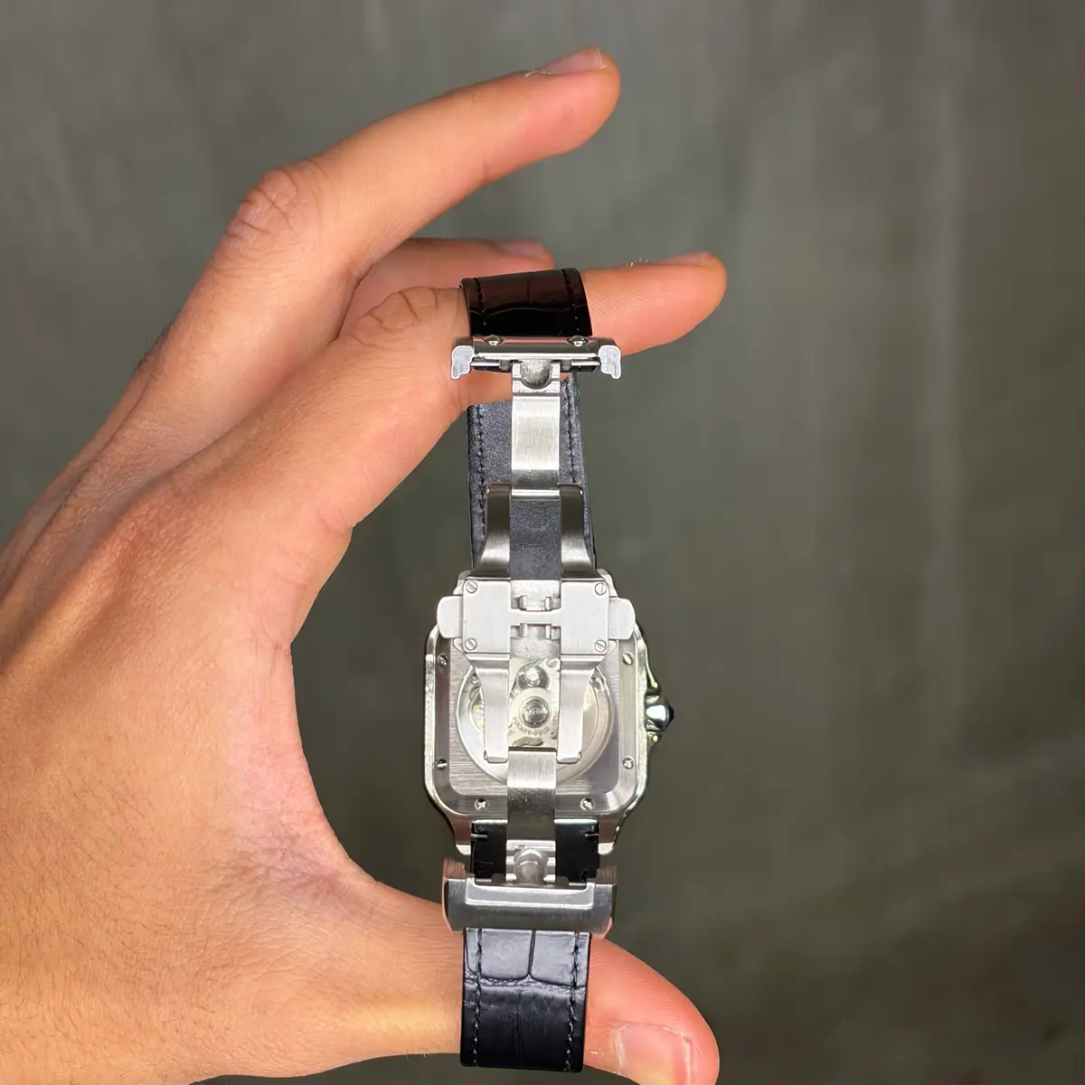 SEIKTOS MOD – SCHWARZ – LEDERARMBAND – Rückseite mit geöffneter Schließe