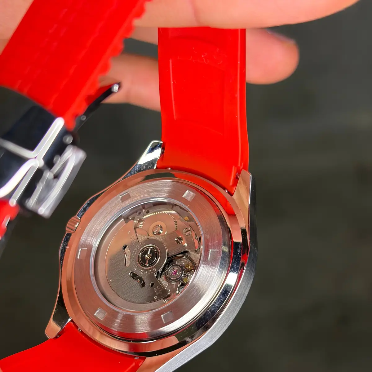 AQUA MOD - ROSSO – vista posteriore con chiusura aperta