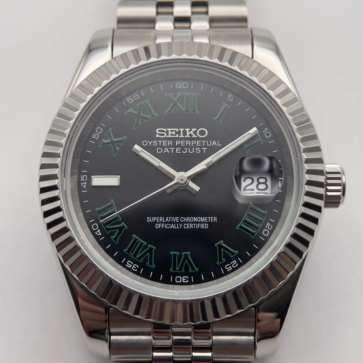 Seiko Mod Uhr CLASSIC MOD SCHWARZ WIMBLEDON – Zifferblatt Nahaufnahme – MedoMods