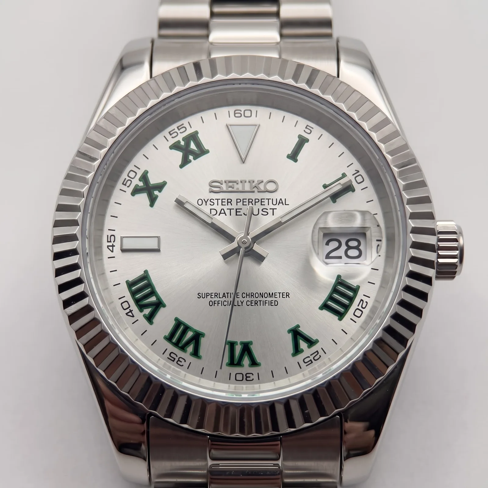 CUSTOMER MOD - GRIGIO ARDESIA-VERDE ARGENTO – primo piano del quadrante