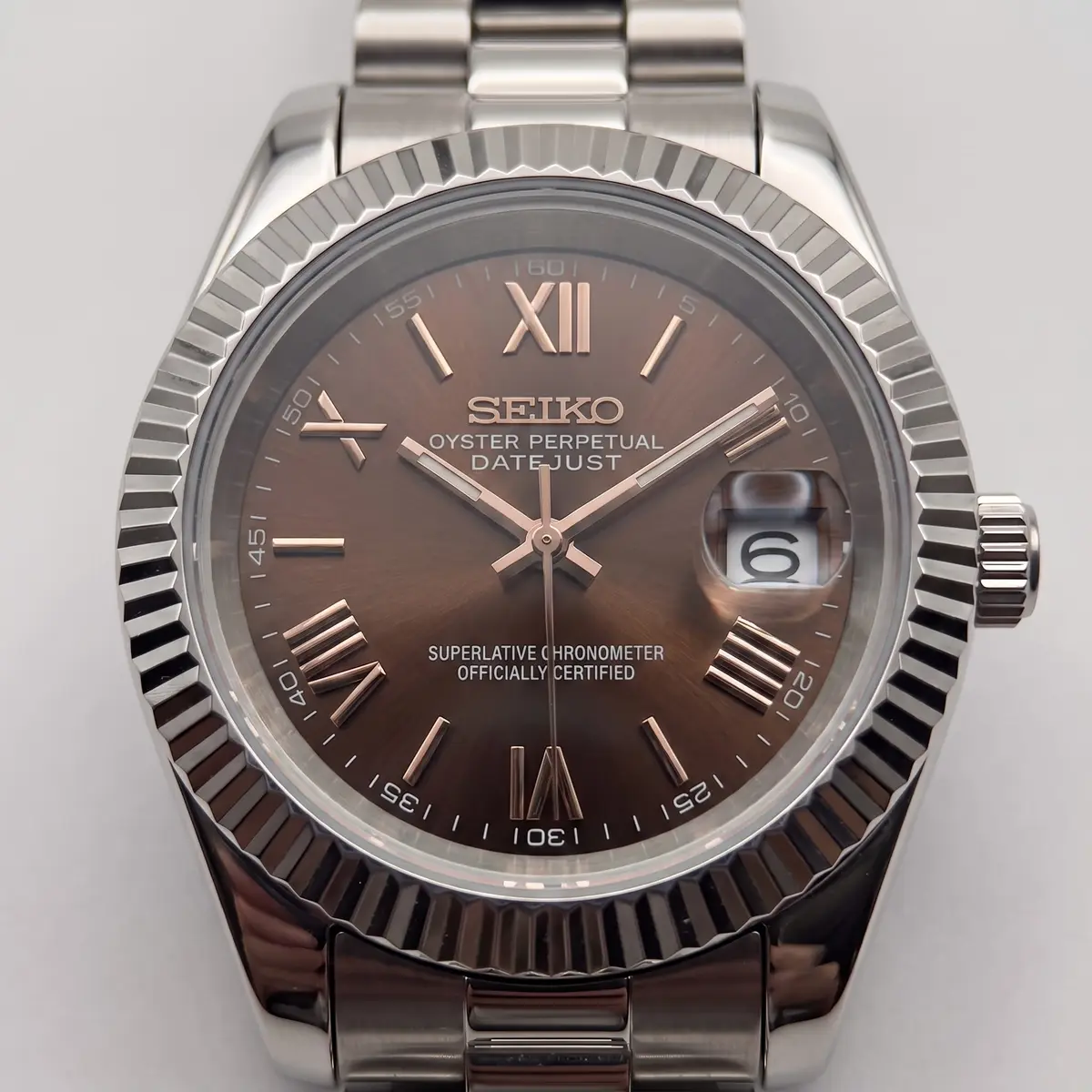 Seiko Mod Uhr CLASSIC MOD - BICOLOR - SCHOKOLADE RÖMISCH – Zifferblatt Nahaufnahme – MedoMods