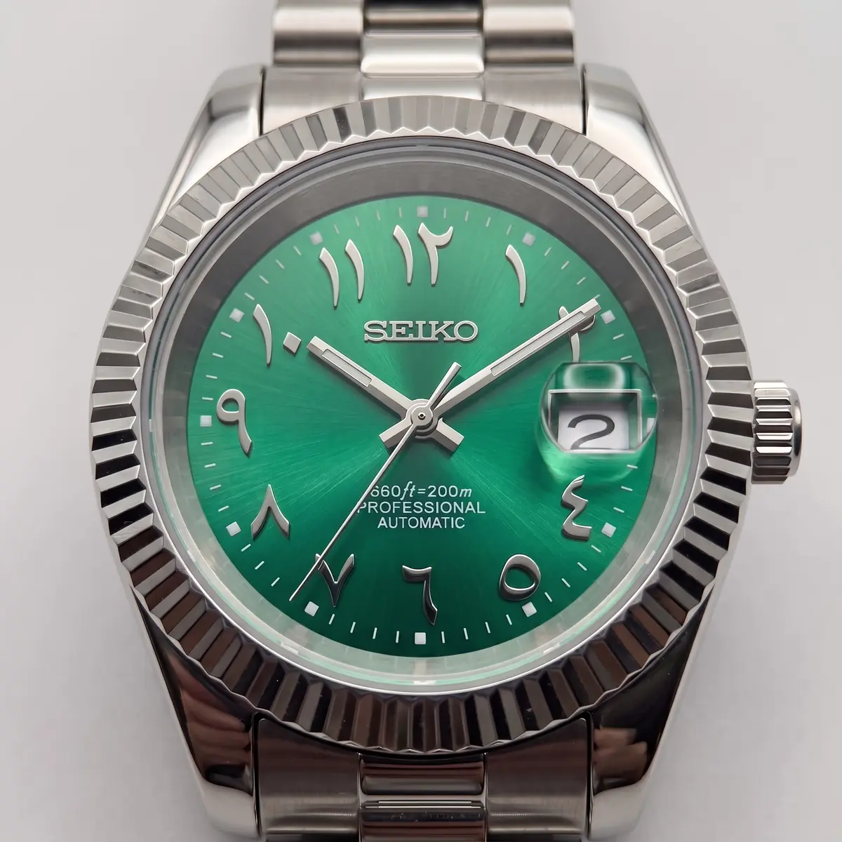 Seiko Mod Uhr CLASSIC MOD - ZWEIFARBIG GOLD & SCHWARZ – Zifferblatt Nahaufnahme – MedoMods