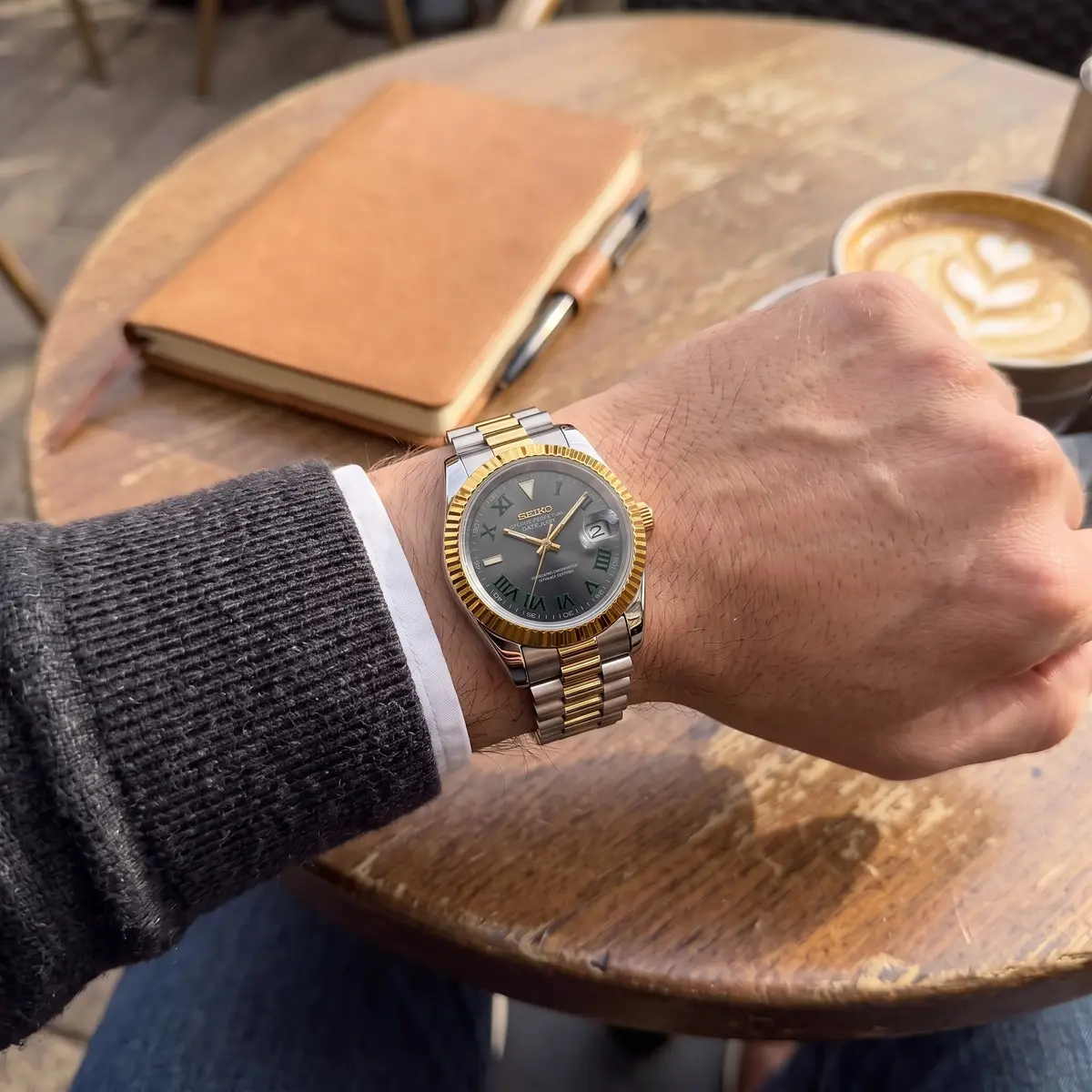 Seiko Mod Uhr CLASSIC MOD ZWEIFARBIG GOLD - WIMBLEDON – am Handgelenk – Wristshot – MedoMods