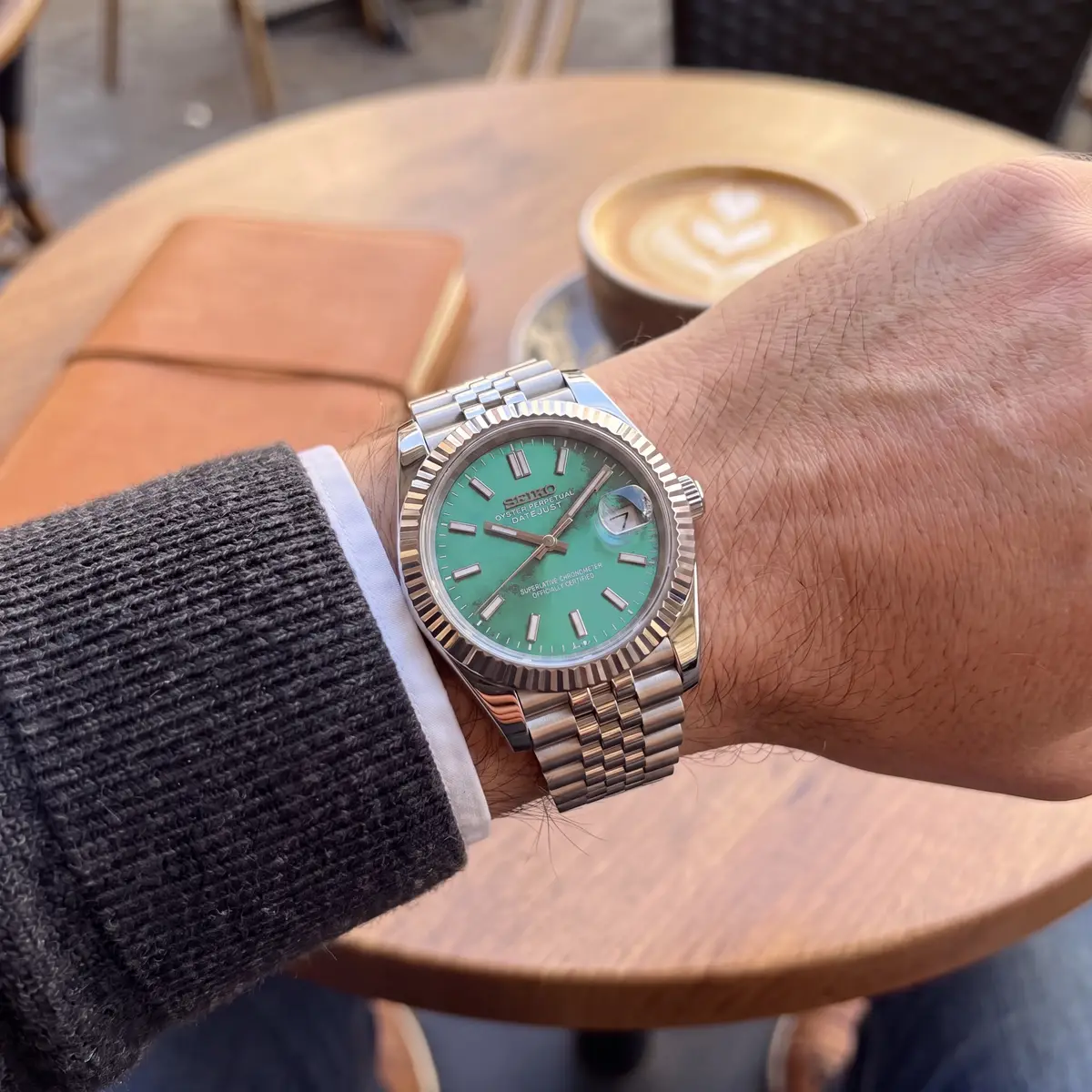 Seiko Mod Uhr DATE MOD CLASSIC JADE – am Handgelenk – Wristshot – MedoMods