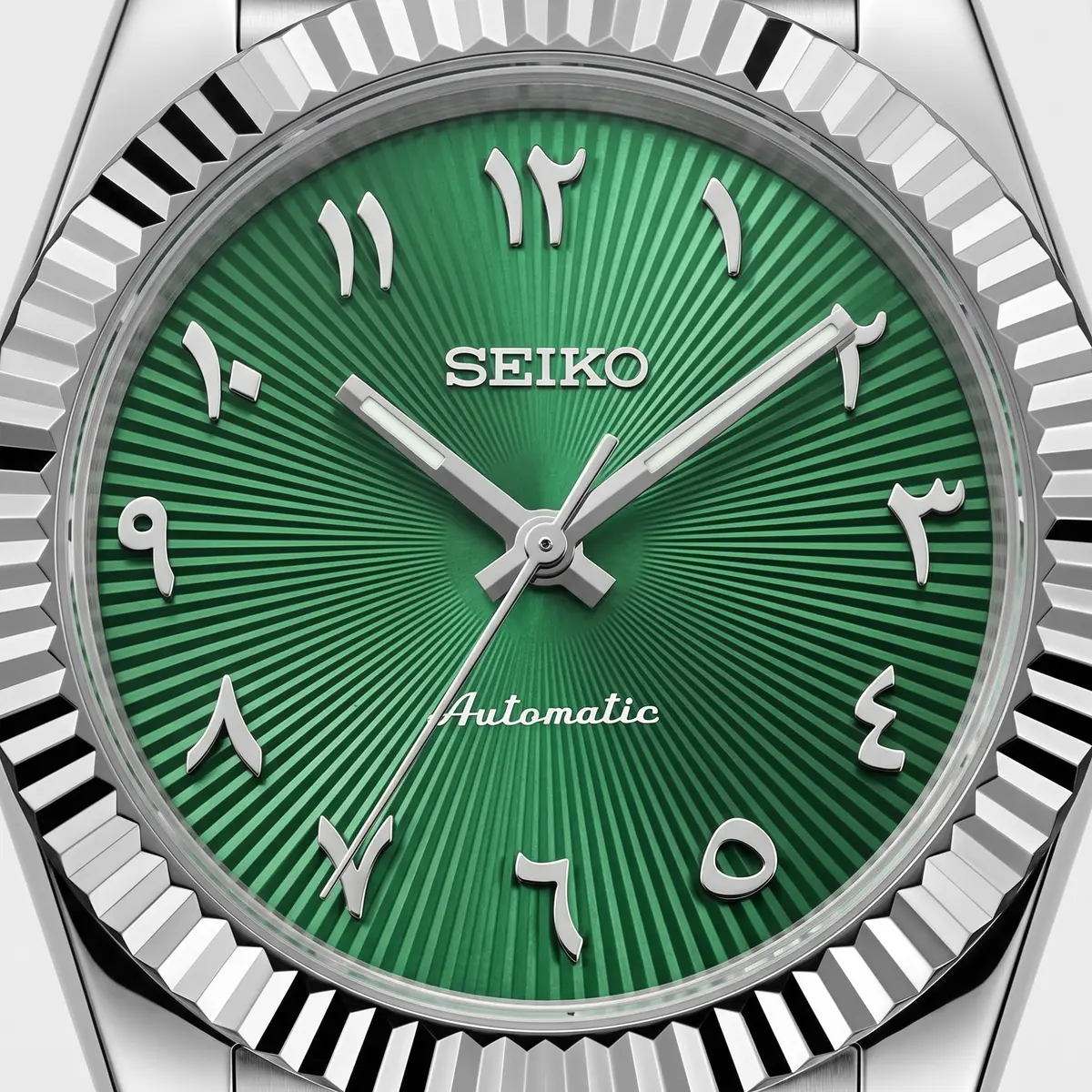 Seiko Mod Uhr DATE MOD CLASSIC MOD – GREEN ARABIC – Zifferblatt Nahaufnahme – MedoMods