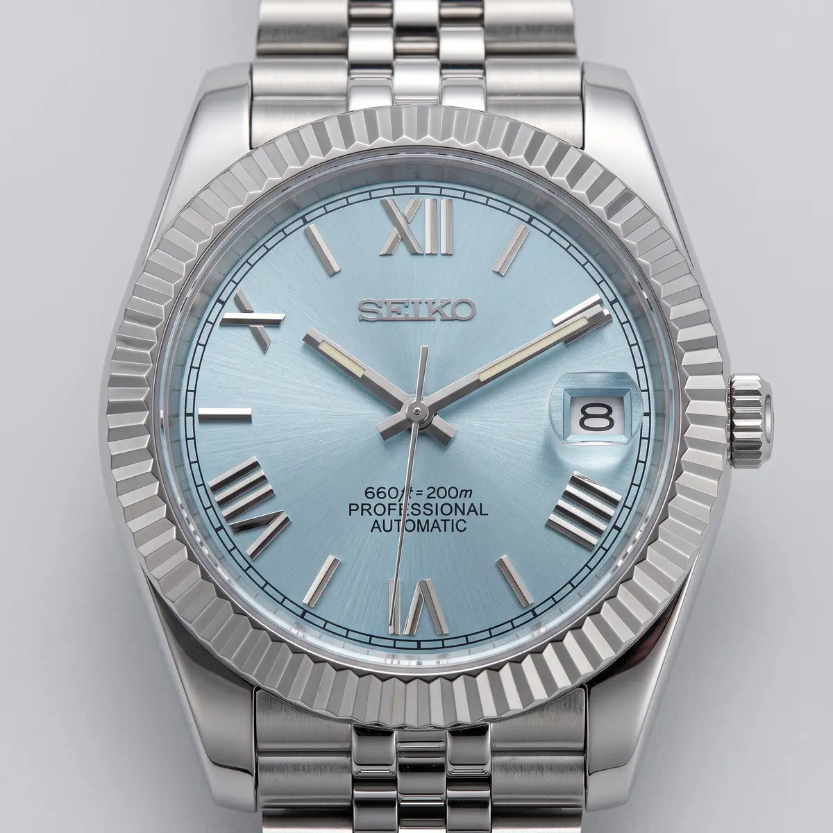 Seiko Mod Uhr DATE MOD CLASSIC MOD – HIMMELSBLAU ROMAN – Zifferblatt Nahaufnahme – MedoMods