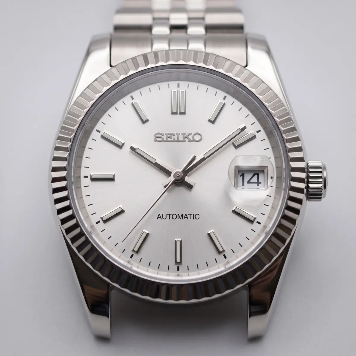 Seiko Mod Uhr DATE MOD | Individuelle Uhrenbestellung – Nach Ihren Vorgaben gefertigt – Automatik – Zifferblatt Nahaufnahme – MedoMods