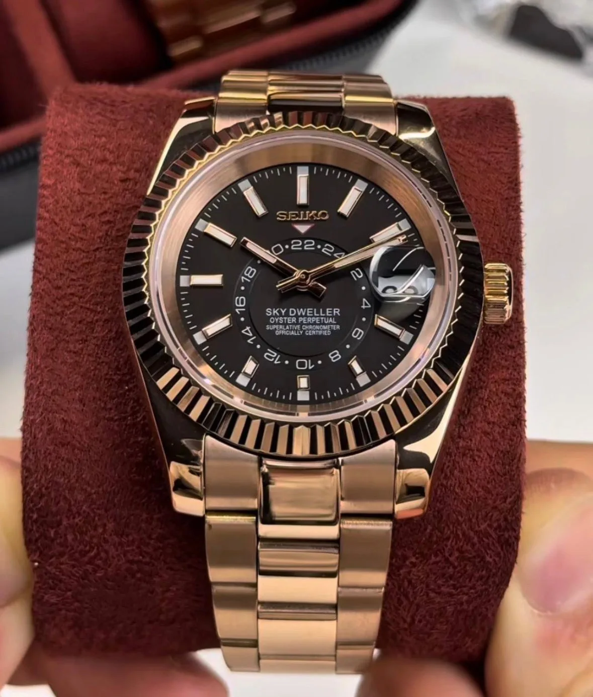 DATE MOD | Roségold Black Dweller – Automatik