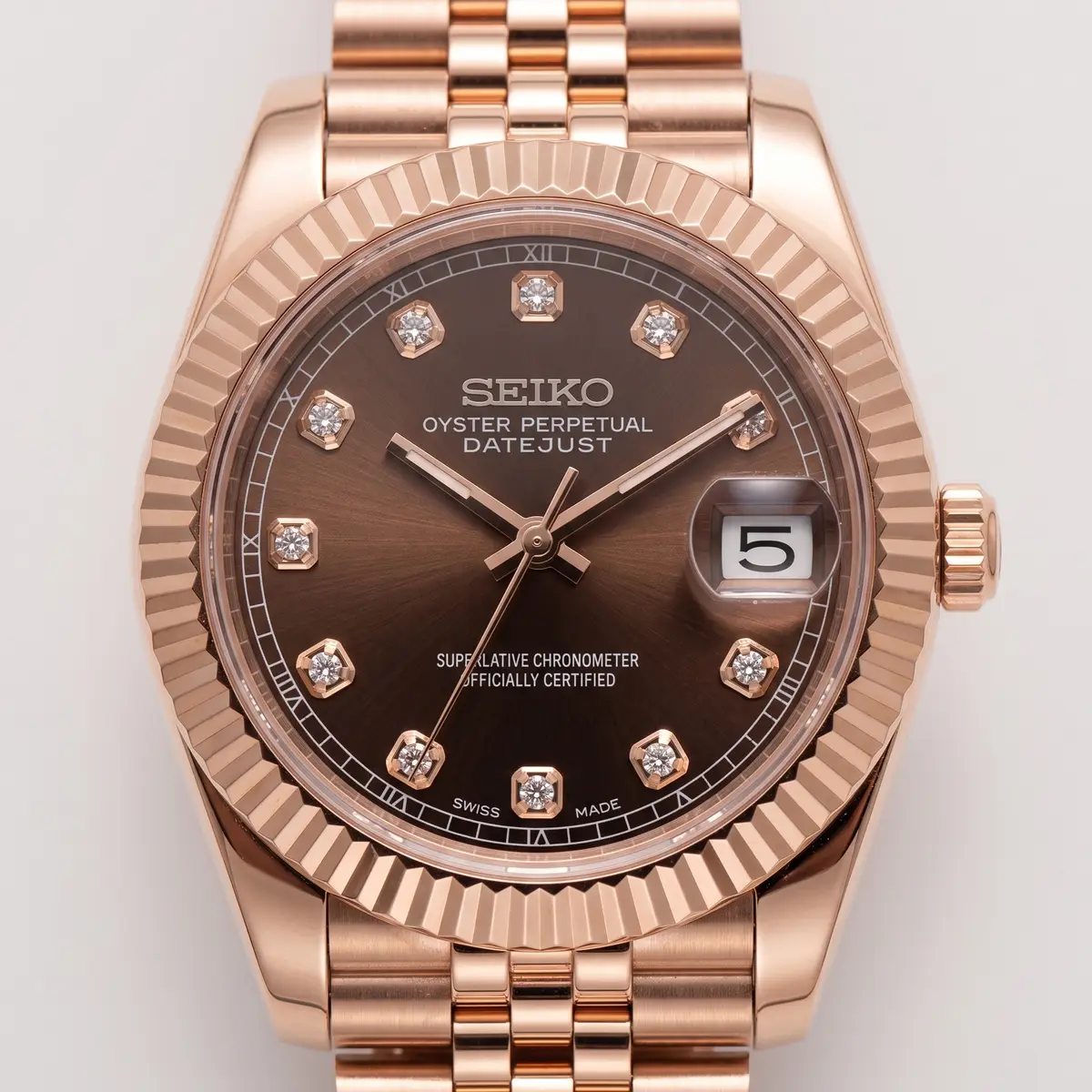 Seiko Mod Uhr DATE MOD | Roségold mit braunem Zifferblatt – Automatik – Zifferblatt Nahaufnahme – MedoMods