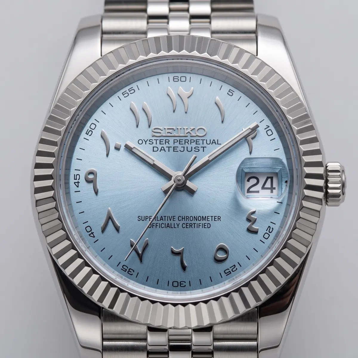 DATE MOD Seiko Mod mit eisblauem Zifferblatt und arabischen Ziffern, geriffelte Lünette, Jubilee-Armband – MedoMods