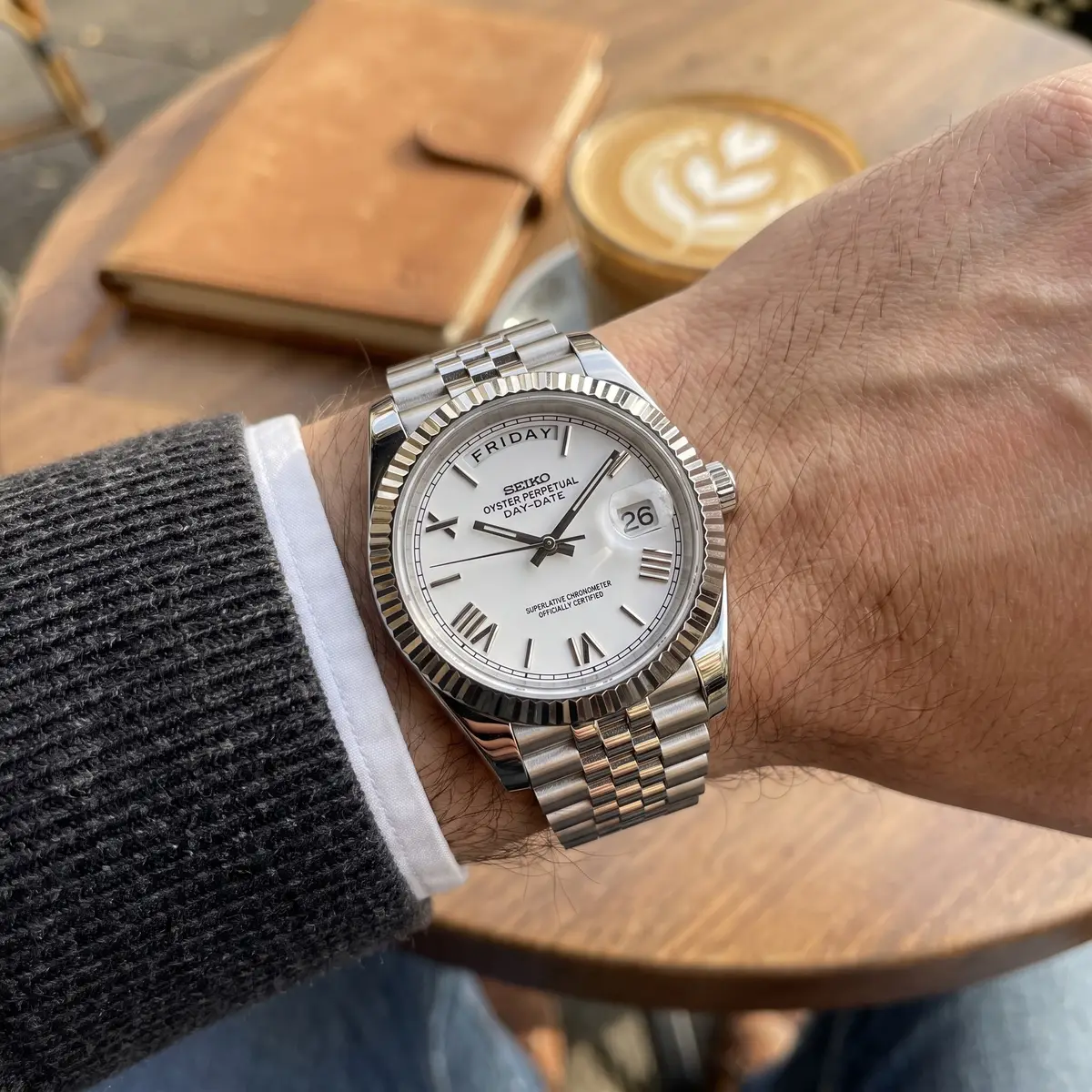 Seiko Mod Uhr DAY MOD – SILBER ROMAN – am Handgelenk – Wristshot – MedoMods