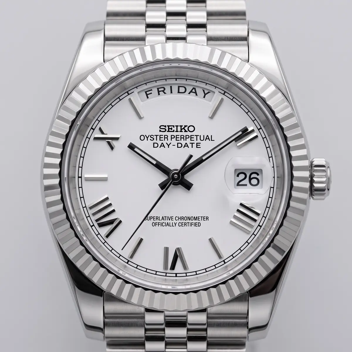 Seiko Mod Uhr DAY MOD – SILBER ROMAN – Zifferblatt Nahaufnahme – MedoMods