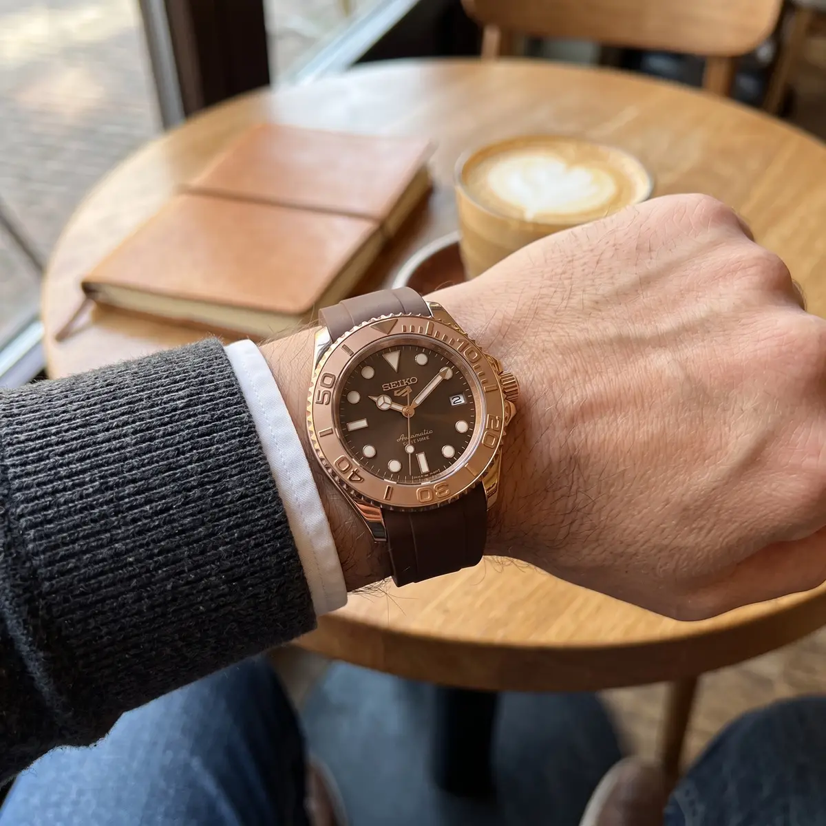 Seiko Mod Uhr GMT Customizer NH34 – Automatik – 40 mm – am Handgelenk – Wristshot – MedoMods