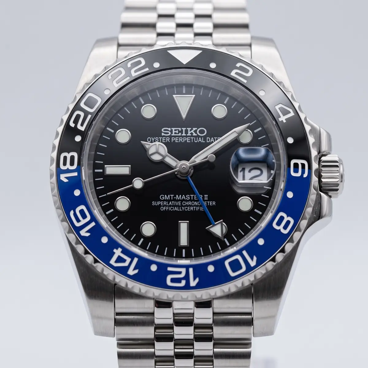 Seiko Mod Uhr GMT MOD β BATMAN 2 β Zifferblatt Nahaufnahme β MedoMods