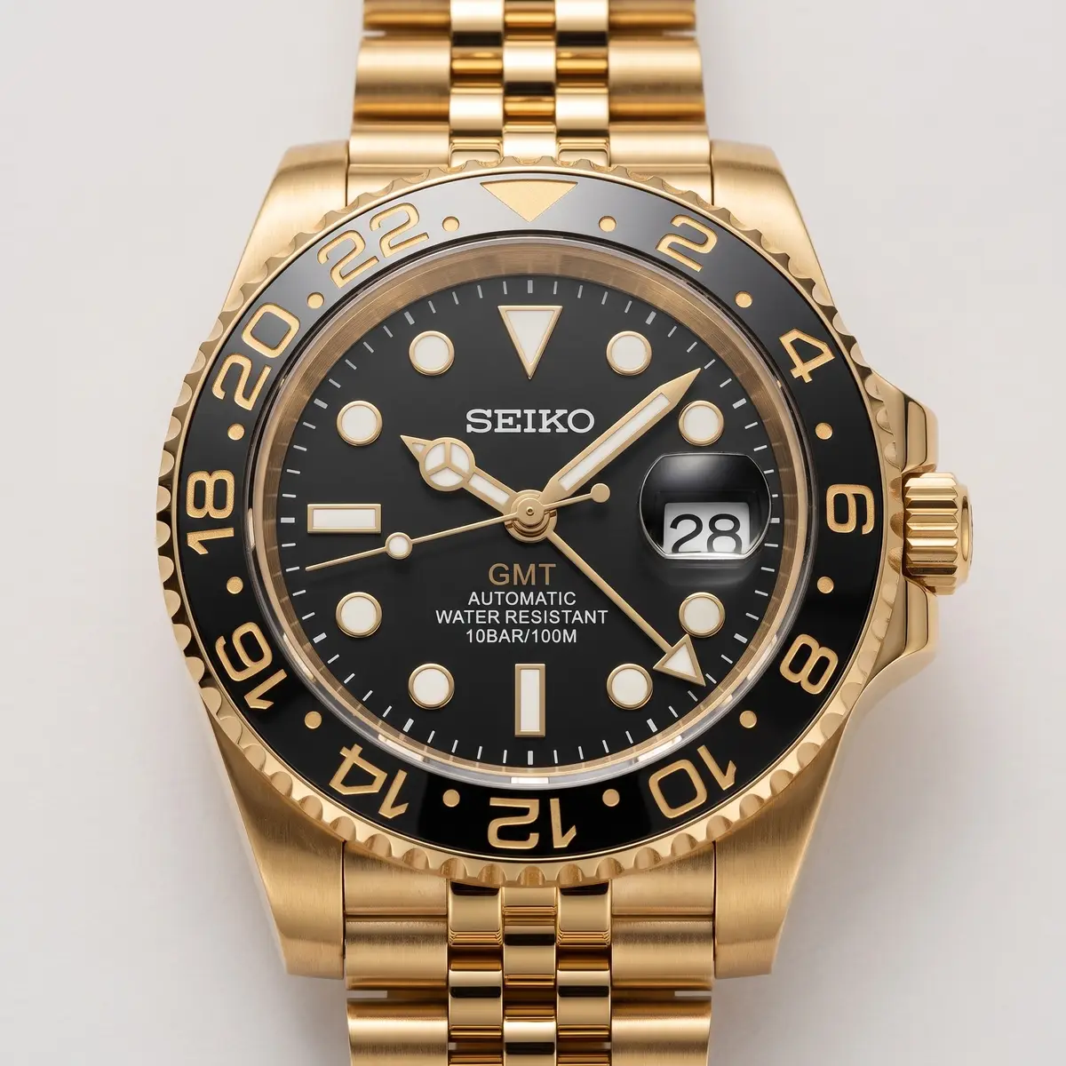 Seiko Mod Uhr GMT MOD – GOLD & SCHWARZ – Zifferblatt Nahaufnahme – MedoMods