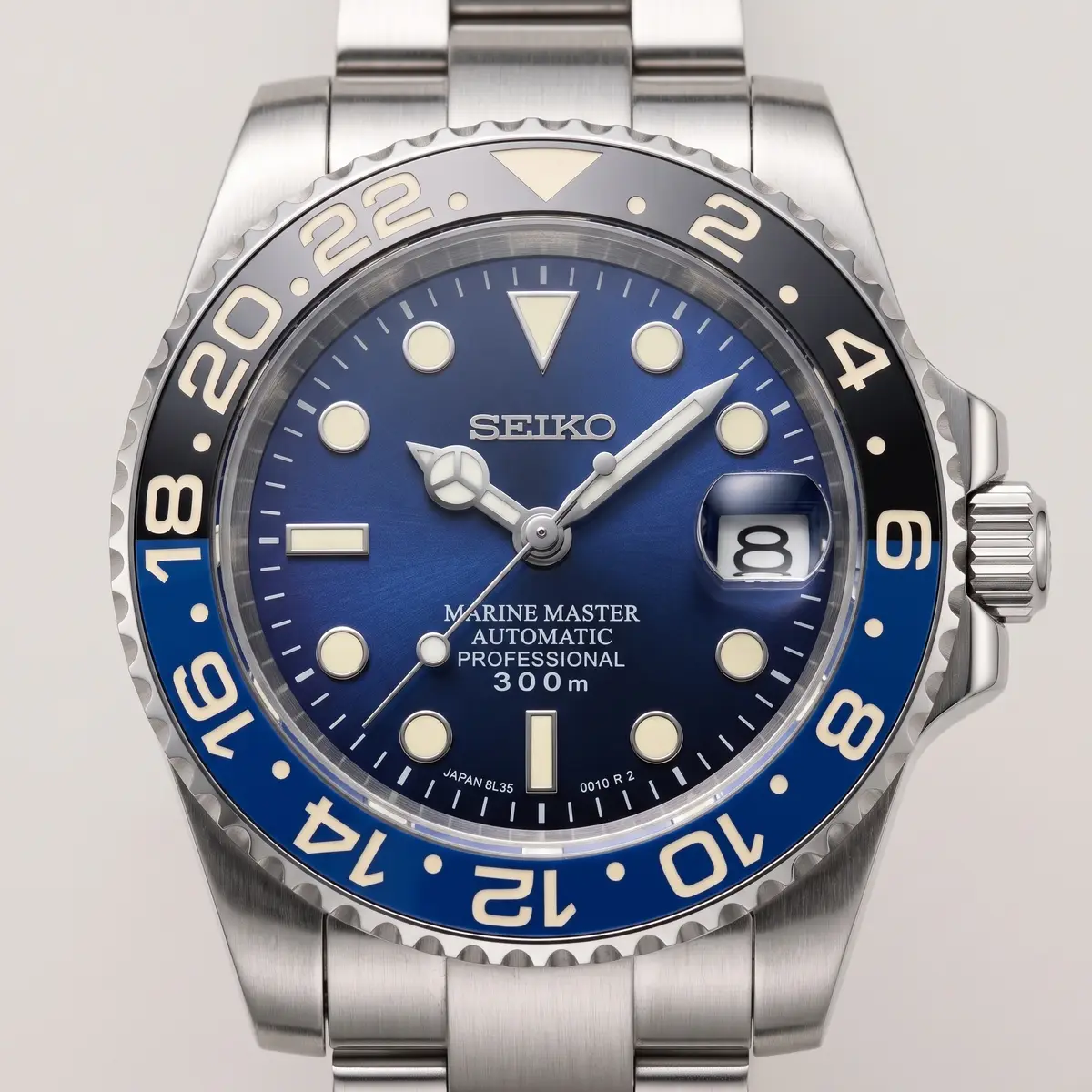 Seiko Mod Uhr GMT MOD – OZEANBLAU – Zifferblatt Nahaufnahme – MedoMods