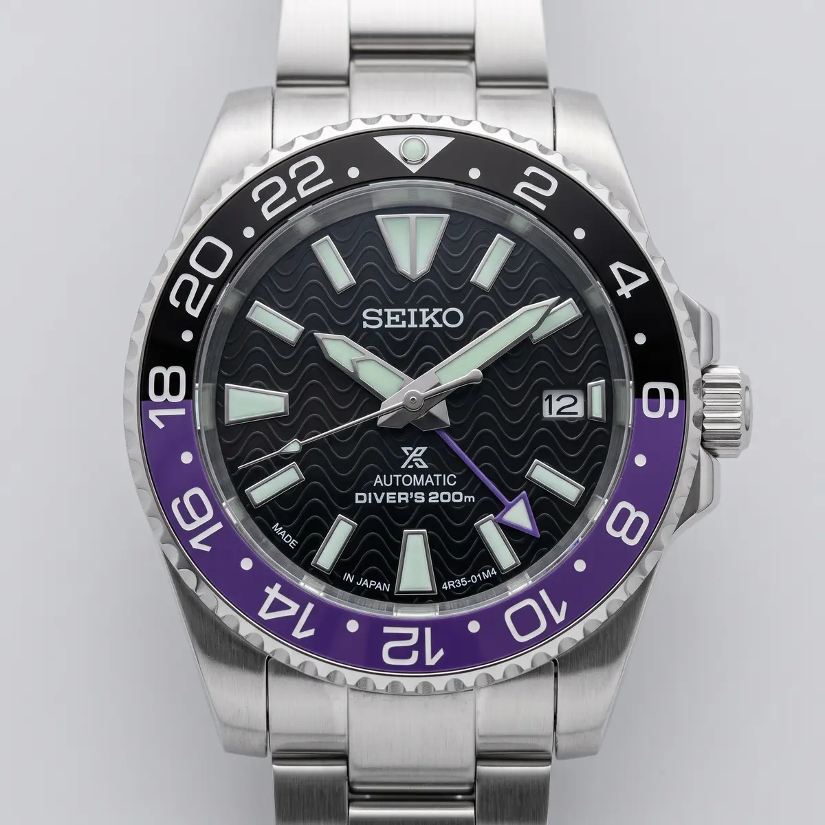 Seiko Mod Uhr GMT MOD โ PURPLE JOKER โ Zifferblatt Nahaufnahme โ MedoMods