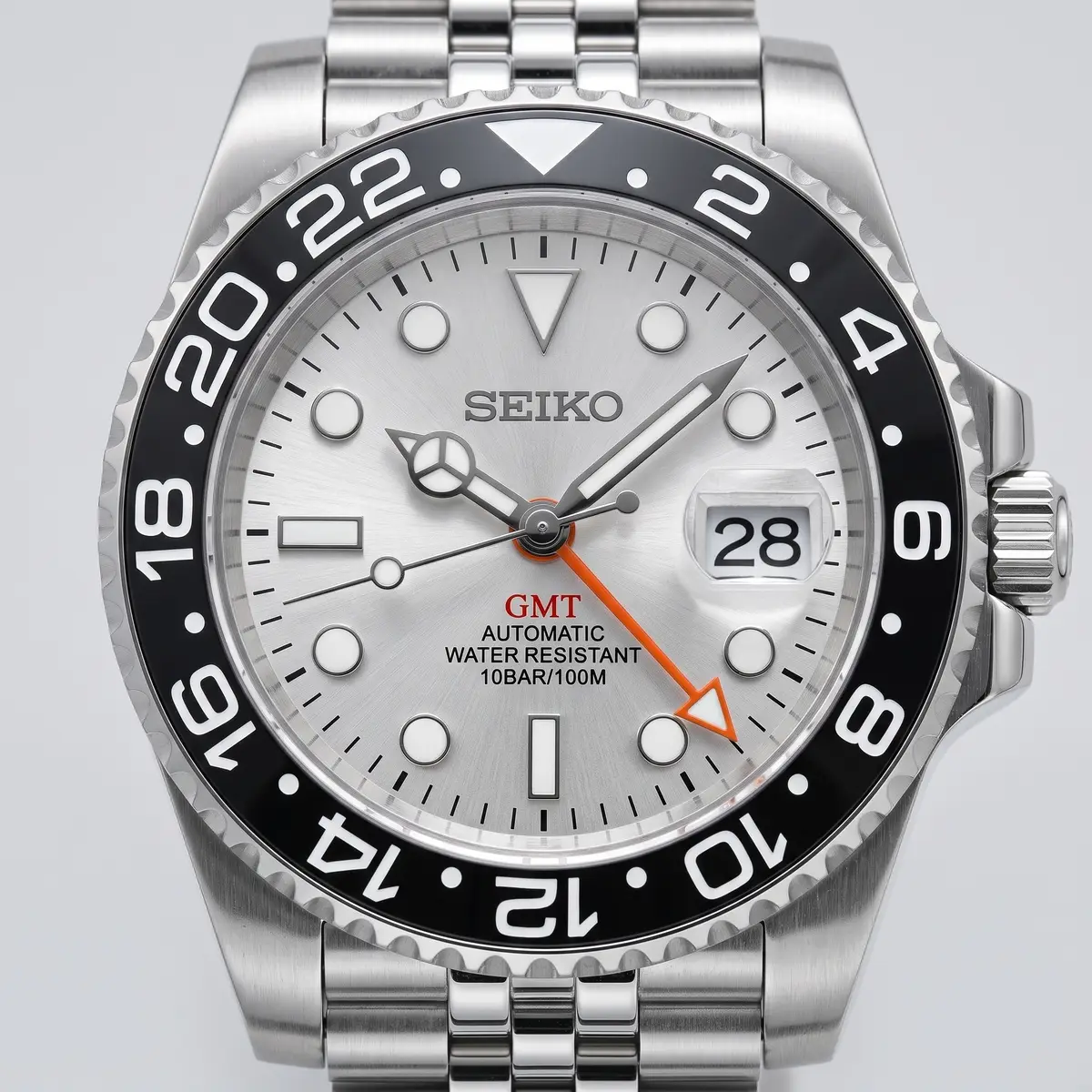 Seiko Mod Uhr GMT MOD – SILVER HORIZON – Zifferblatt Nahaufnahme – MedoMods