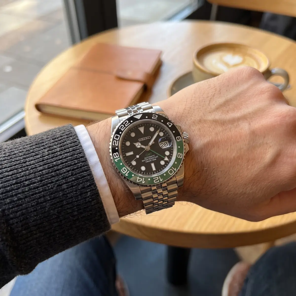Seiko Mod Uhr GMT MOD – SPRITE – am Handgelenk – Wristshot – MedoMods
