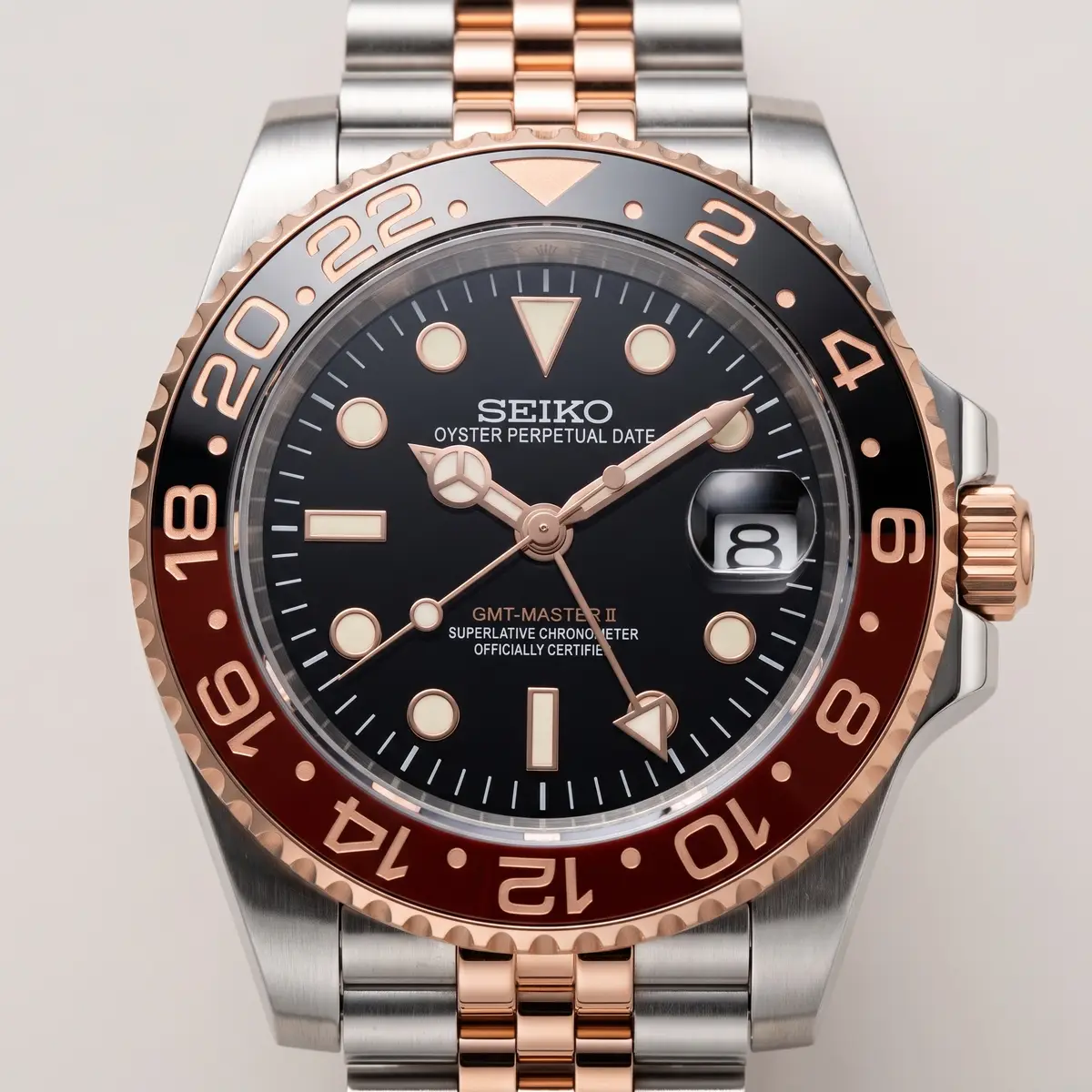 Seiko Mod Uhr GMT MOD – TWO-TONE – ROOT BEER – Zifferblatt Nahaufnahme – MedoMods