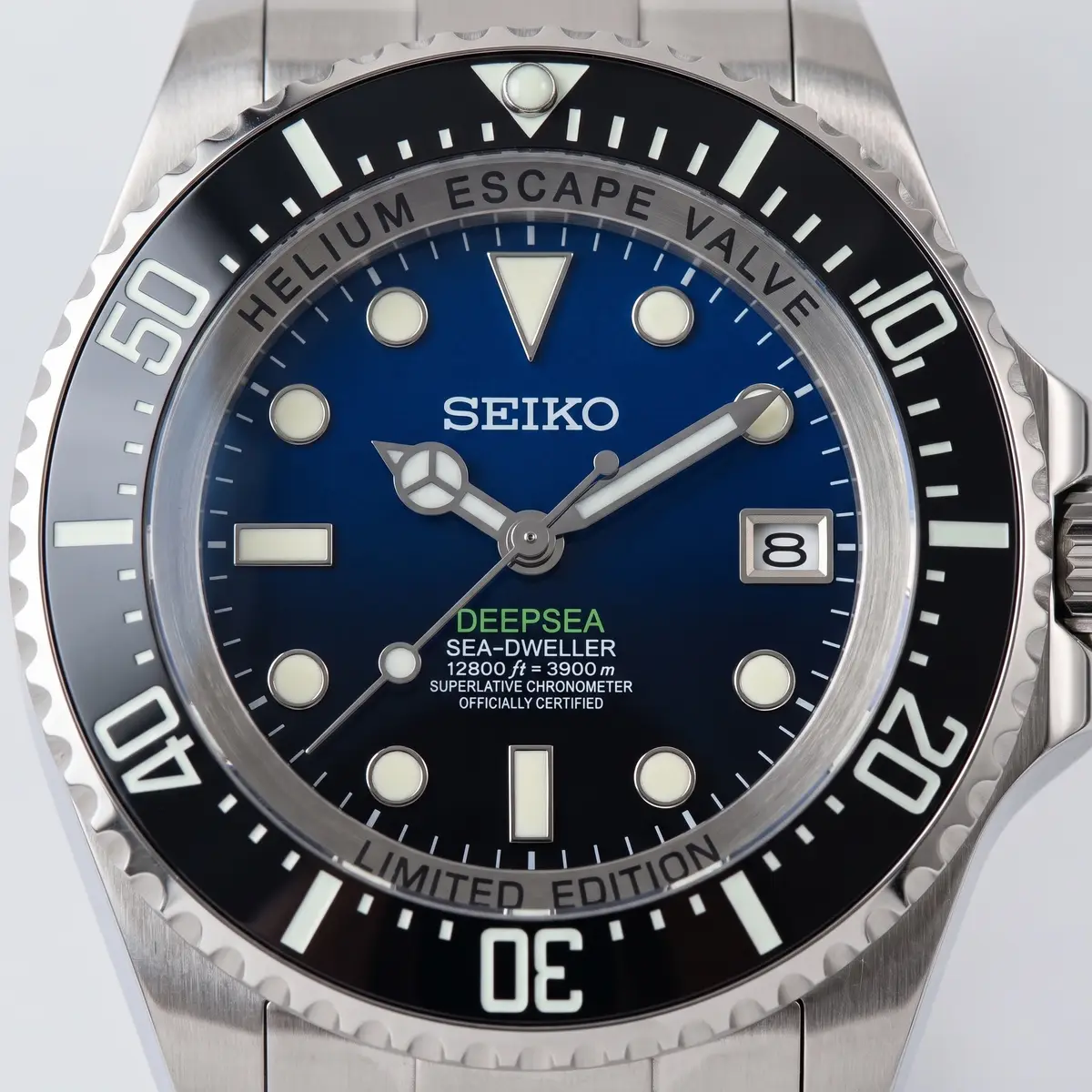 Seiko Mod Uhr MARINER MOD – DEEPSEA BLUE – Zifferblatt Nahaufnahme – MedoMods