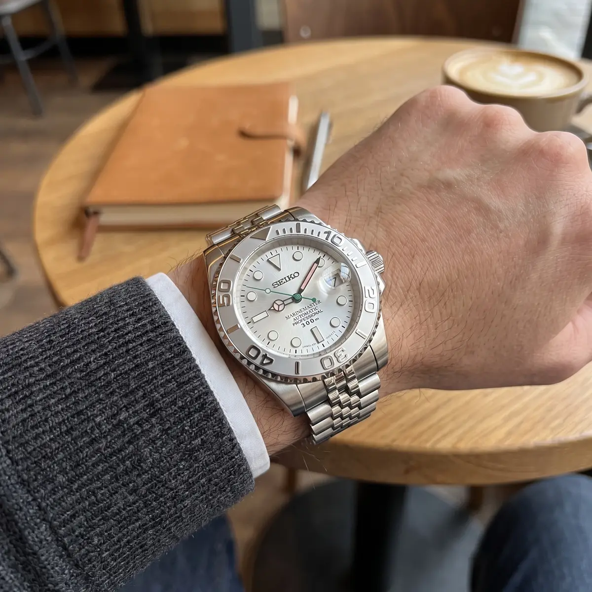 Seiko Mod Uhr MARINER MOD – GRAY LIGHTNING – am Handgelenk – Wristshot – MedoMods