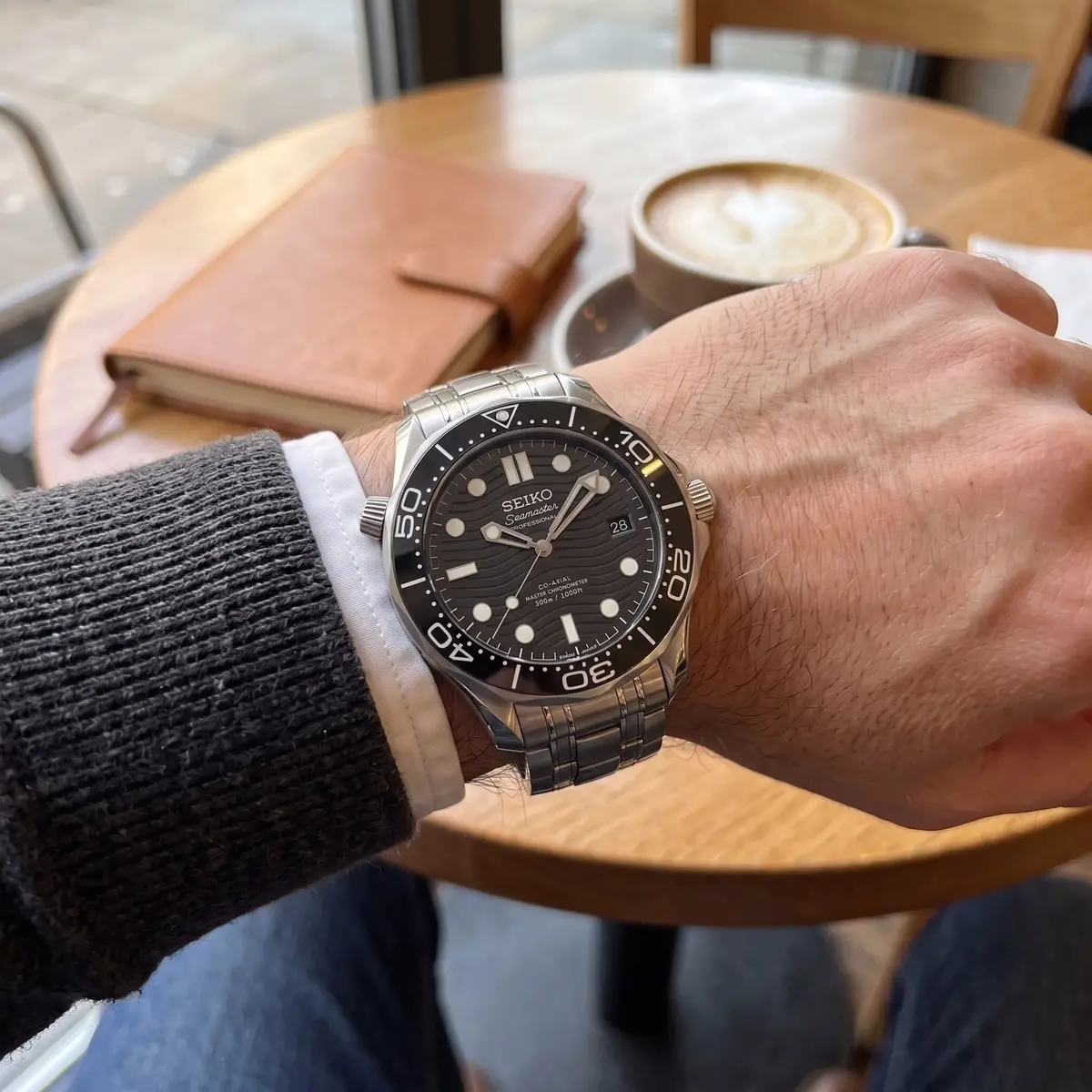 Seiko Mod Uhr MASTER MOD – SCHWARZ – am Handgelenk – Wristshot – MedoMods
