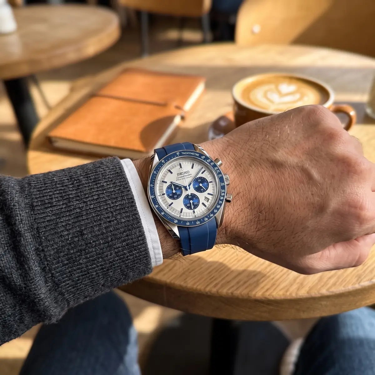 Seiko Mod Uhr MASTER MOD – BLUE MOON – am Handgelenk – Wristshot – MedoMods
