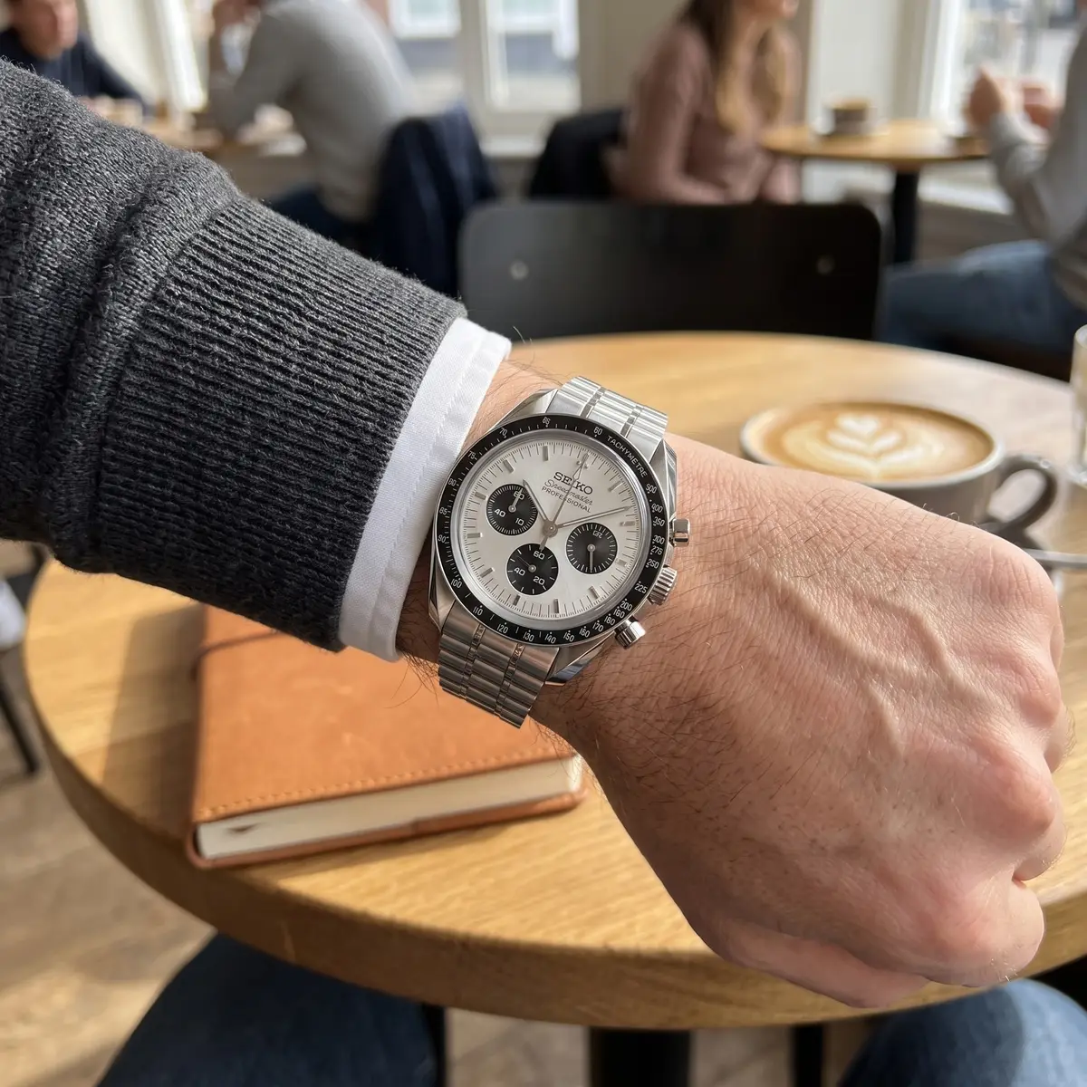 Seiko Mod Uhr MASTER MOD – WHITE MOON – am Handgelenk – Wristshot – MedoMods