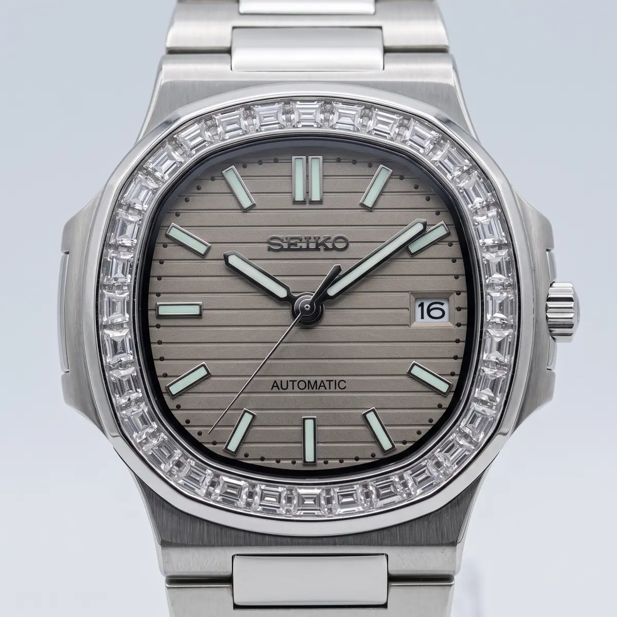 Seiko Mod Uhr NAUT MOD | Beige (Diamantlünette) – Automatik – Zifferblatt Nahaufnahme – MedoMods