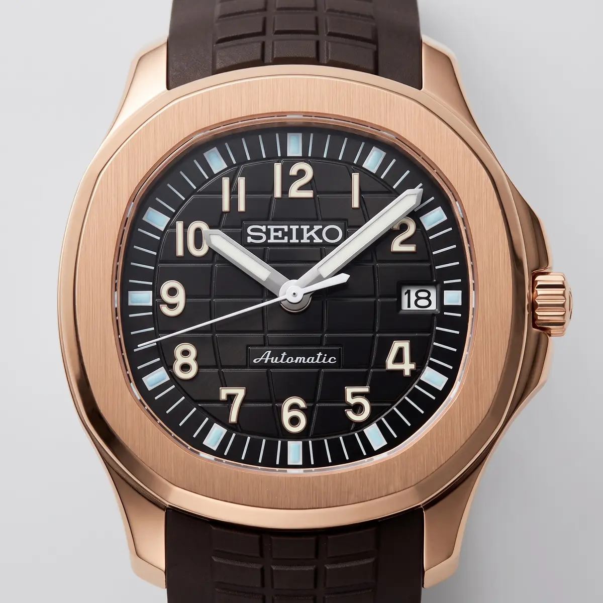 Seiko Mod Uhr NAUT MOD | Schwarz (roségoldfarben) – Automatik – Zifferblatt Nahaufnahme – MedoMods